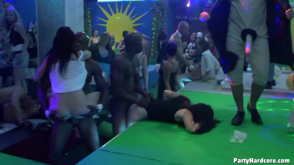 Секс вечеринки: русское порно видео